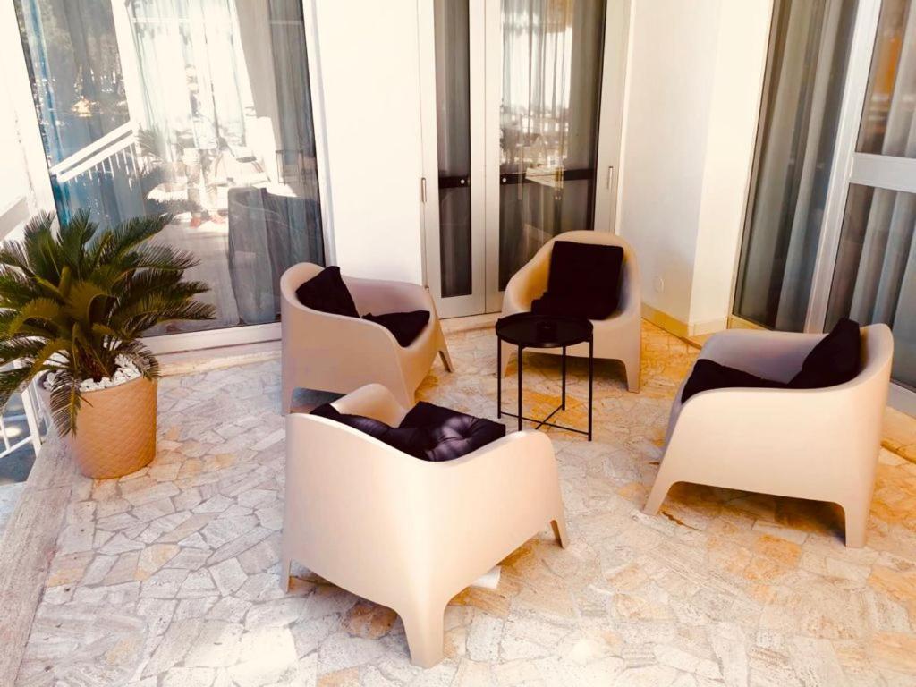 Esperia Hotel 3*